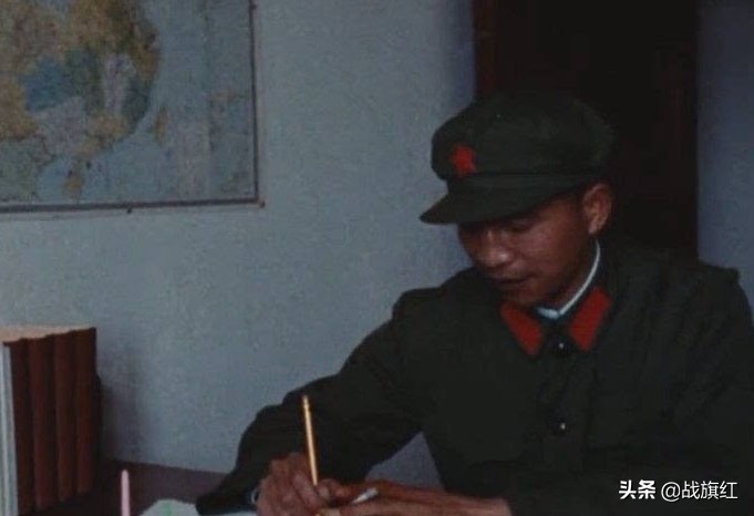 学生连换了新连长，一天3包烟，司务长证实：连长买烟，半箱起步