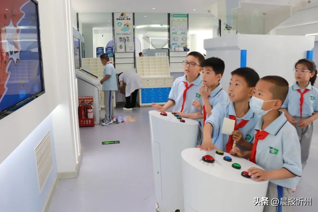 爱眼日眼健康筛查公益活动,爱眼日眼科公益活动图片