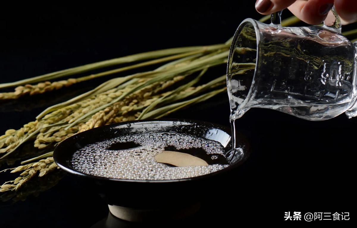 职场酒局敬酒说辞,职场新人如何在酒局敬酒
