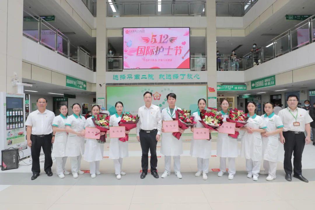 致敬每一位在抗疫一线的工作人员,致敬每一位奋斗在前线的医护人员