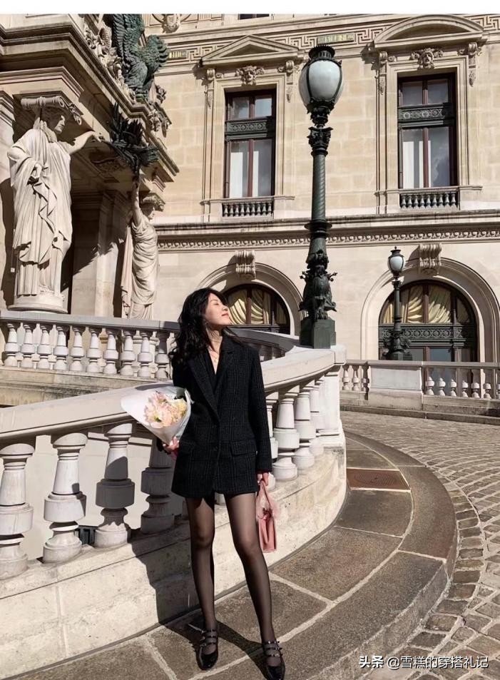 今年流行黑丝配玛丽珍鞋,夏季怎么穿黑色玛丽珍鞋