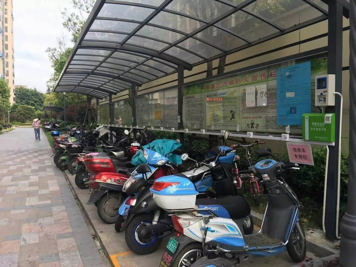 为什么电动车电池要换一组,为什么电动车电瓶一年一换