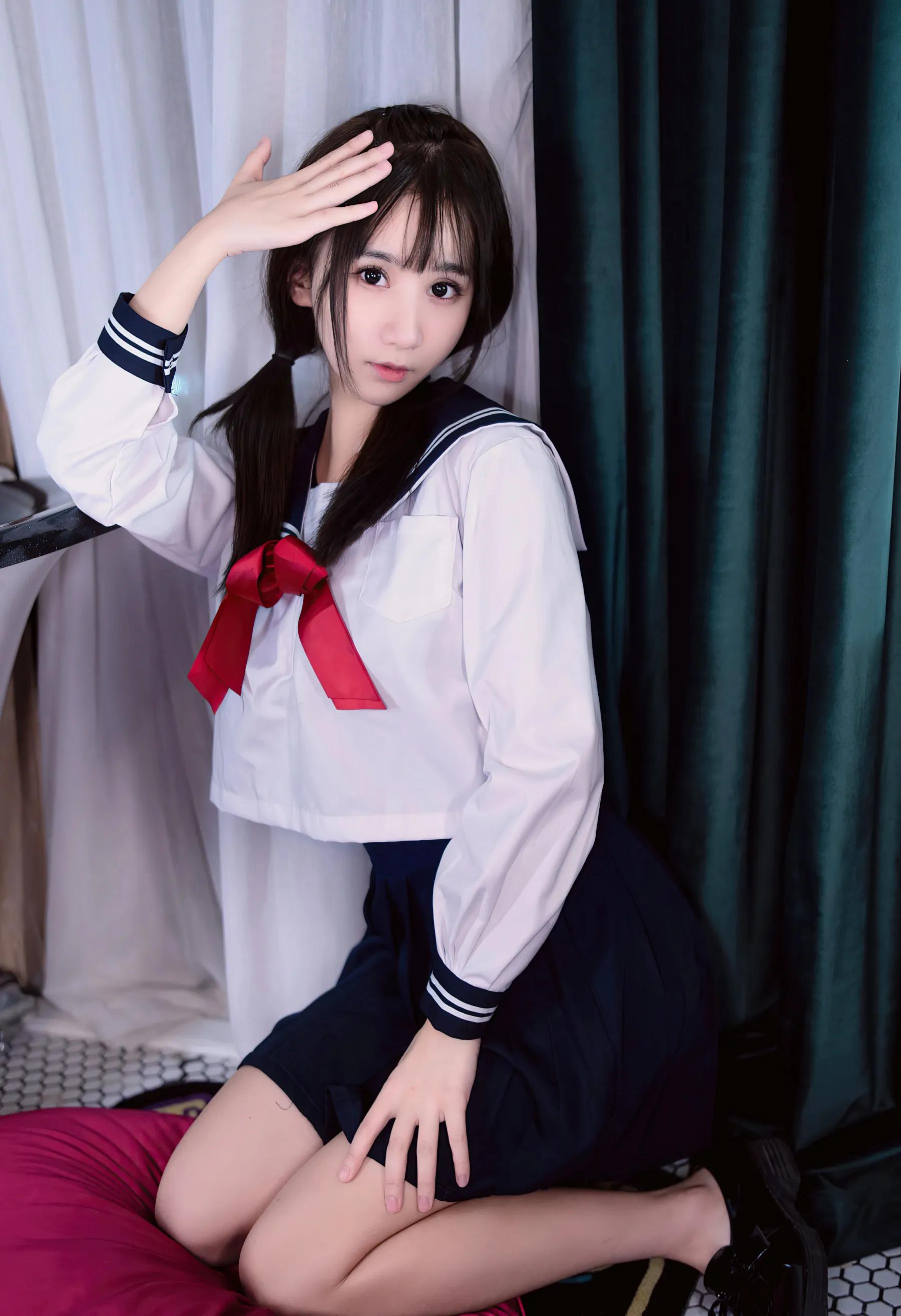 一边是学姐一边是学妹该选哪个呀,学姐还是学妹更适合做女朋友