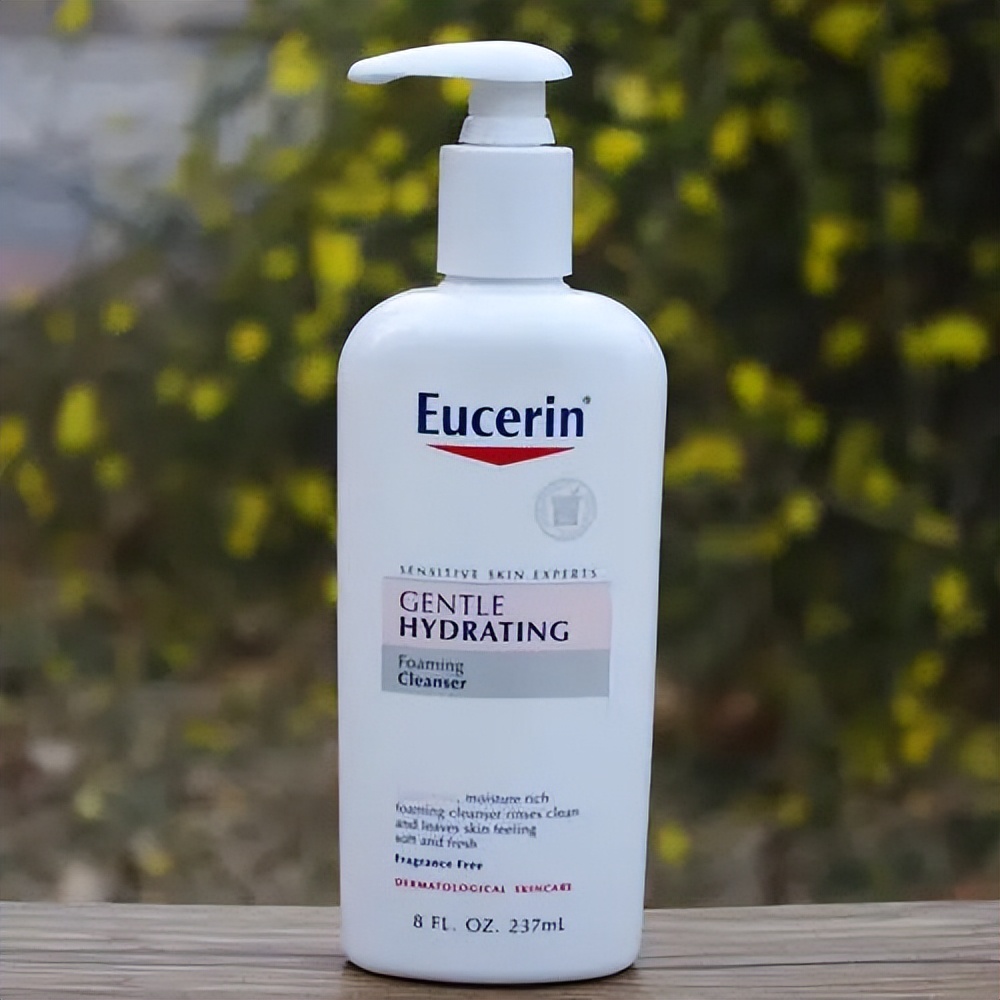 有哪些洗面奶可以让皮肤越洗越白,美白洗面奶保湿改善皮肤