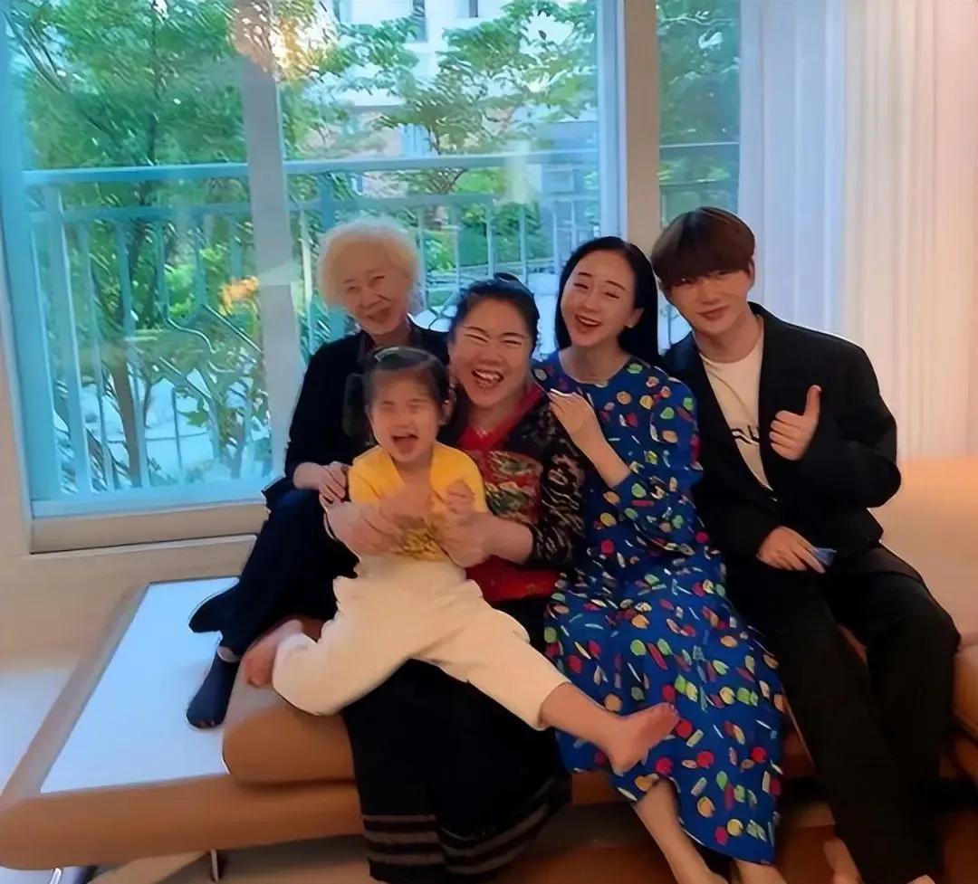 母子恋终成泡影？咸素媛离婚仍合体直播为哪般