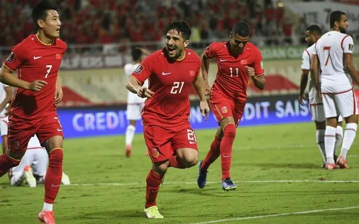 励志！1米96国足归化对象刚升到英超，在欧洲杯进球，现求婚成功