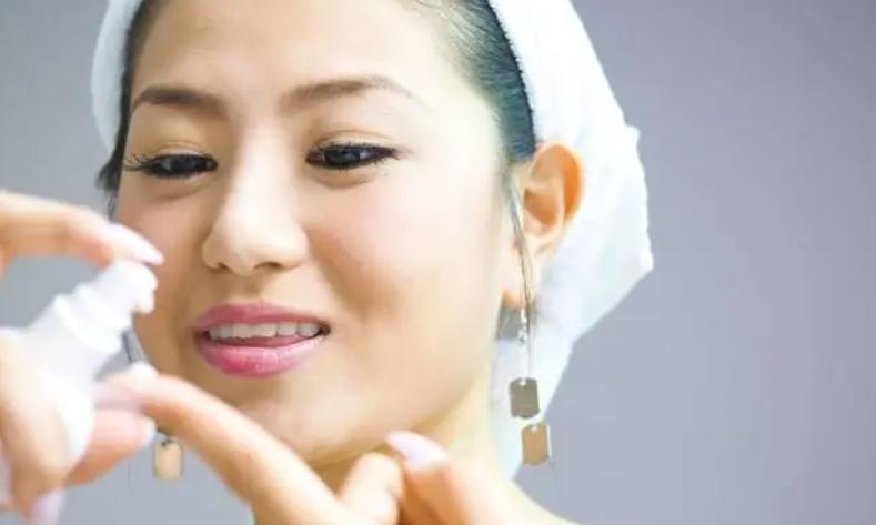 女人40不显老的护肤品成分,40+的女人用啥面霜好