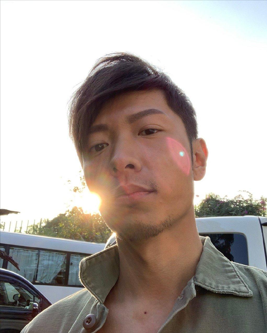 认不出？首届港男冠军回巢无线演技*跃进大**，被封新一代冻龄男神