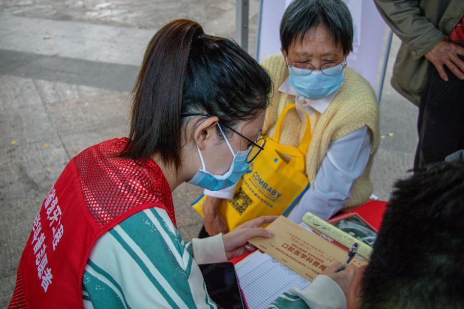 爱牙健康科普,爱牙护牙健康行动进校园