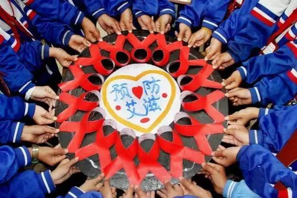 新诊断的大学生感染hiv的概率,患hiv的女生传染其他人