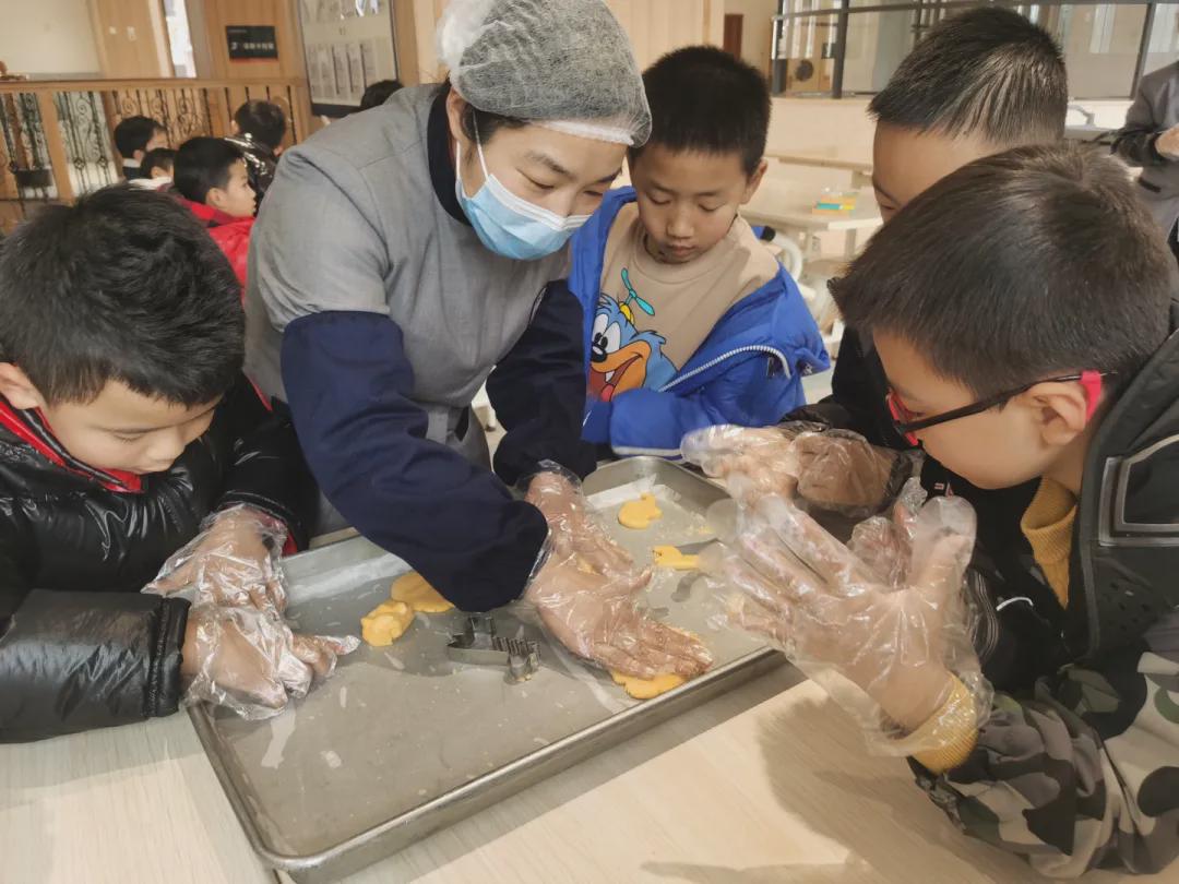 嗨出创新，嗨出优雅，嗨出国际范！寒假第一周，新川娃们这么嗨