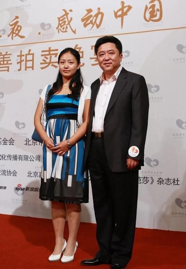 于谦与14岁大儿子首次同台视频,于谦小10岁娇妻真容曝光