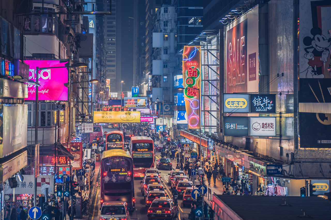 百亿代购产业消失，香港百货巨头营收暴降52%，被内地游客抛弃？