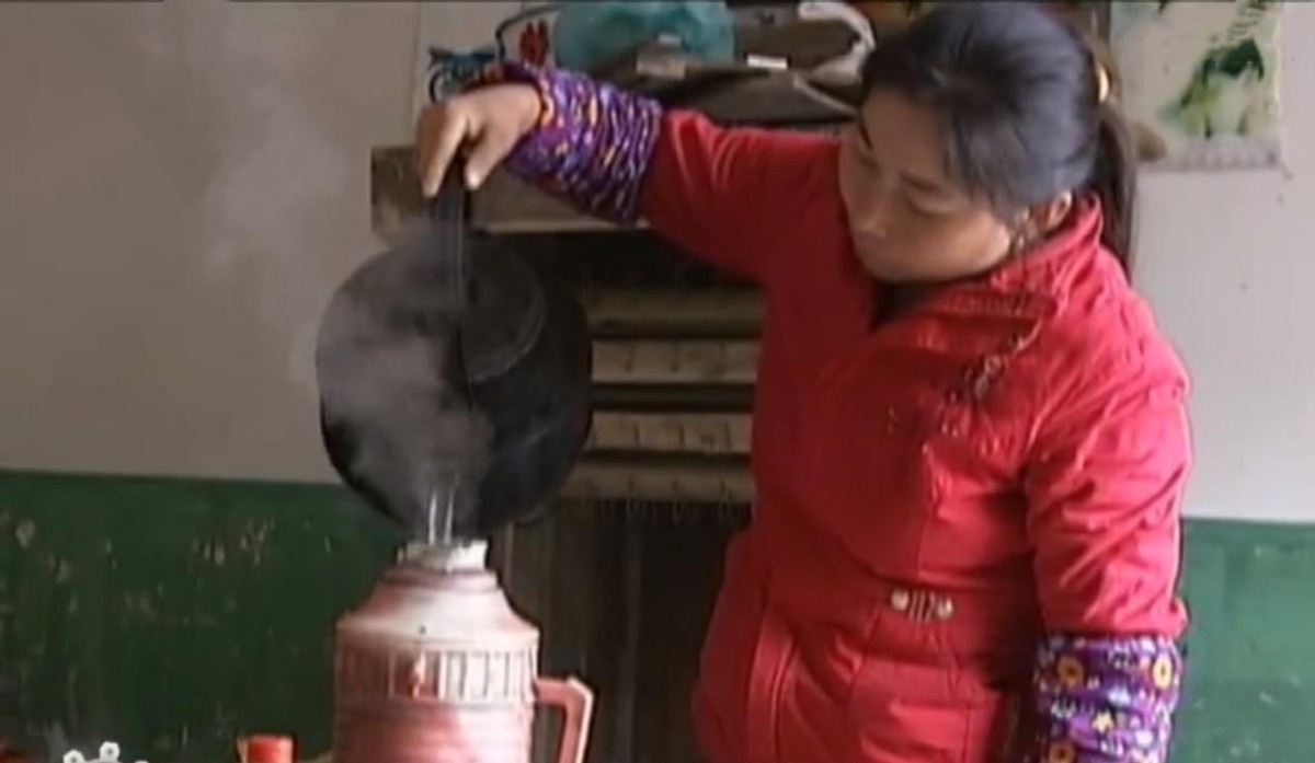 14岁少年异于常人24小时的喝水量,牛饮男孩完整版