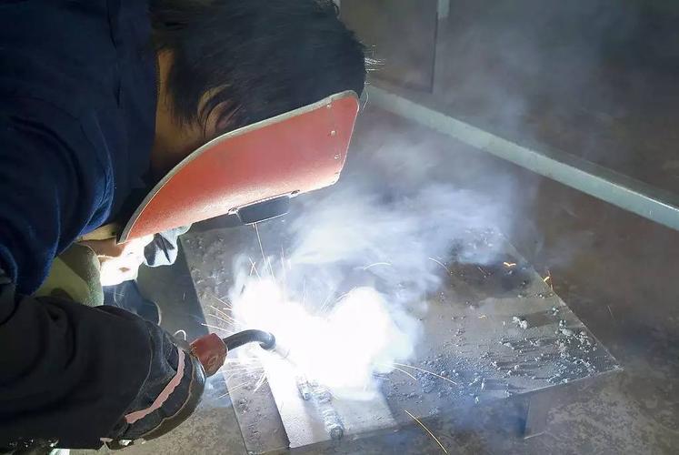 电焊工真的有这么可怕么,电焊工的背后心酸