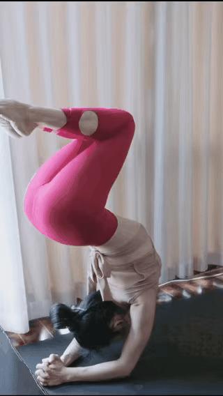 “姑娘你不能挡一下那里么？那东西让人看了很难为情”哈哈哈