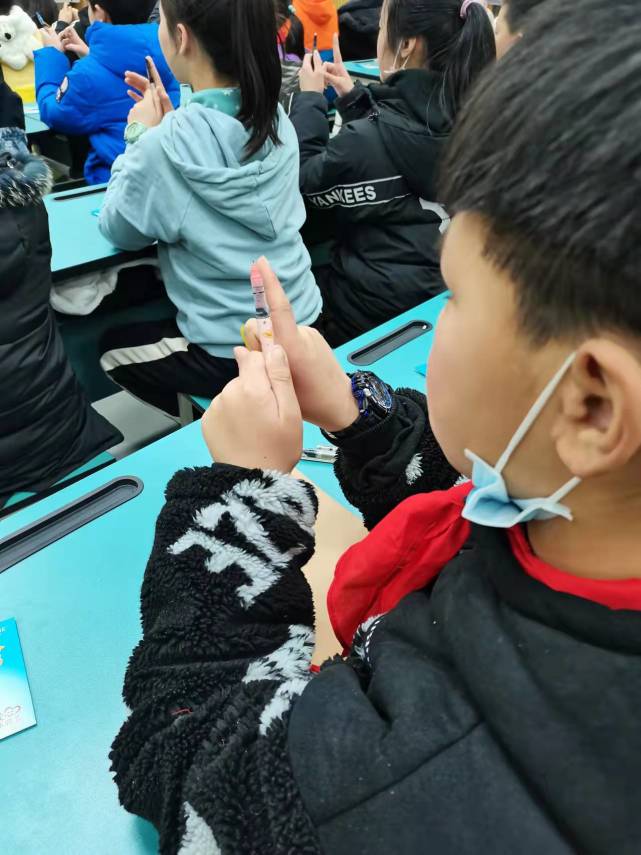 气球实操课,气球律动操幼儿小班