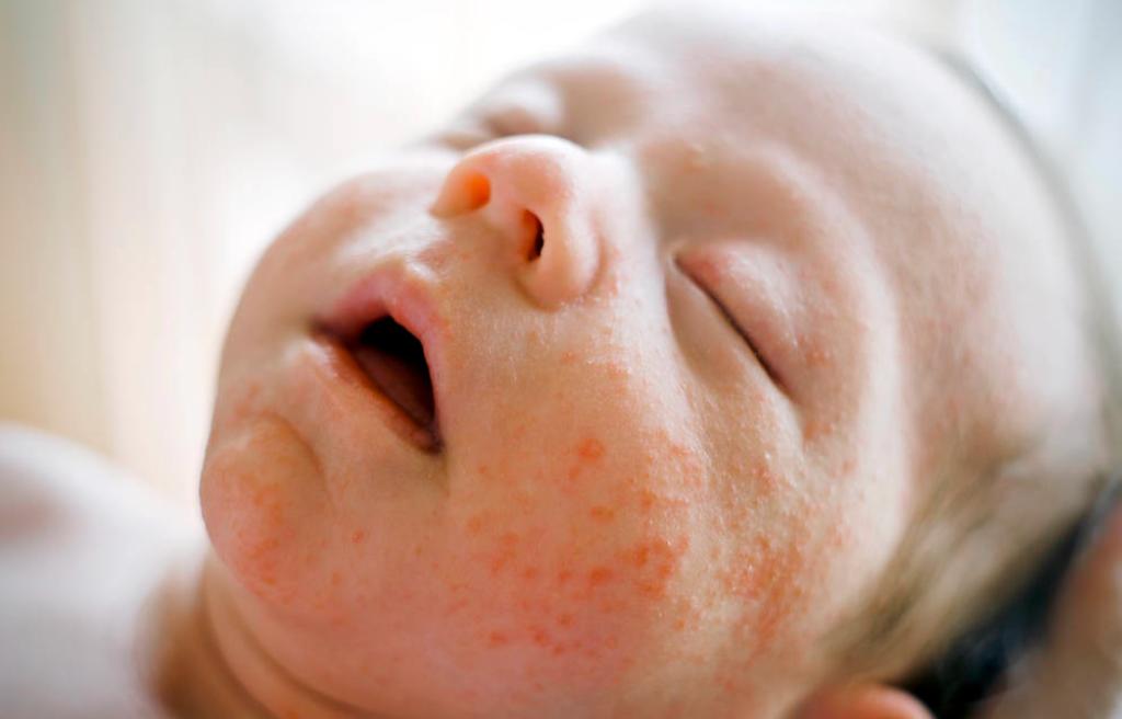 夏天带娃，有4件事不能“盲”听老人意见，明摆着就是在“坑”娃