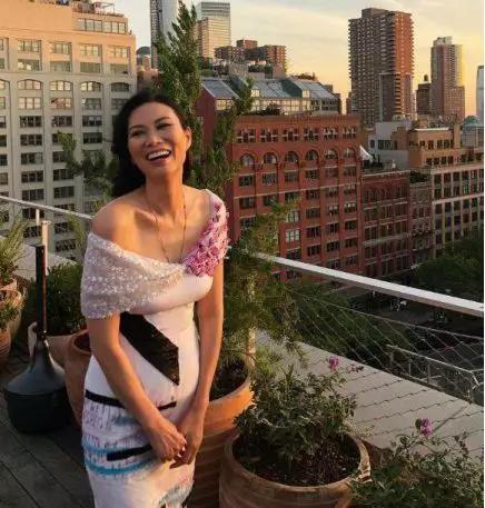 50岁邓文迪离婚后生活,邓文迪离婚靠什么生活