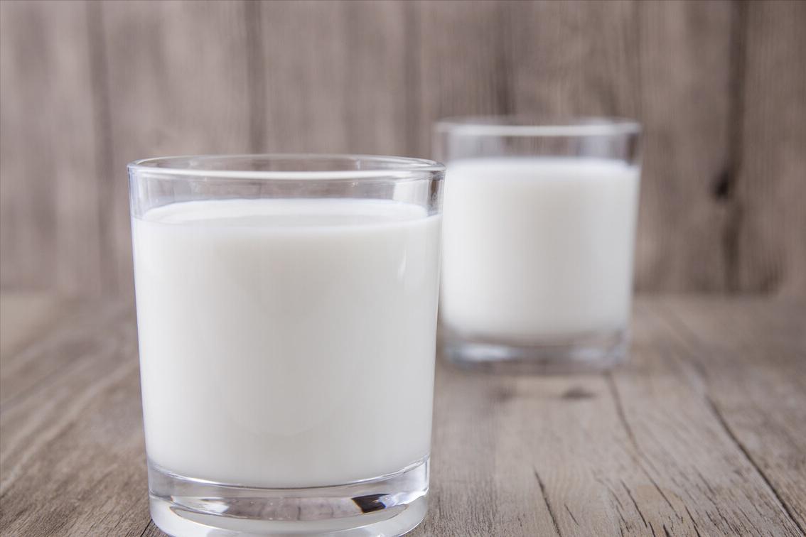 都是奶制品，纯牛奶和早餐奶有啥区别？奶制品也分等级，涨知识