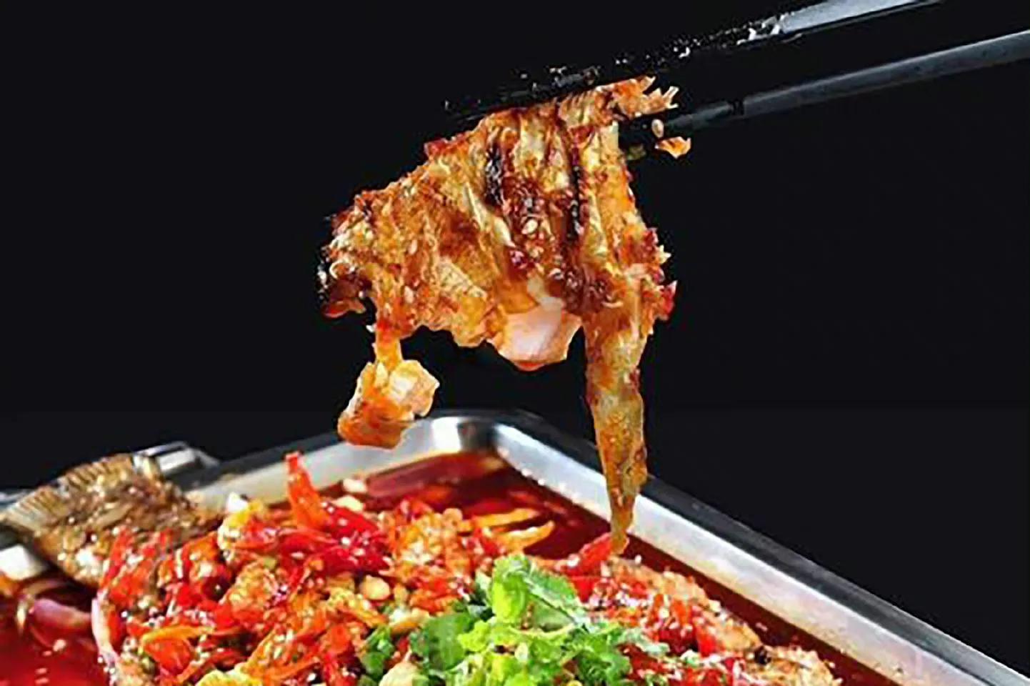 来万州吃一次正宗万州烤鱼,万州烤鱼什么味道正宗好吃