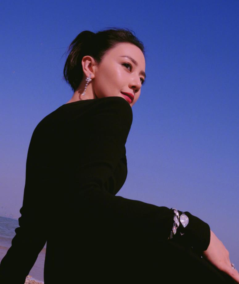 曾黎的苹果肌、孙俪的副乳、天仙的法令纹,女星生图暴露人间真实