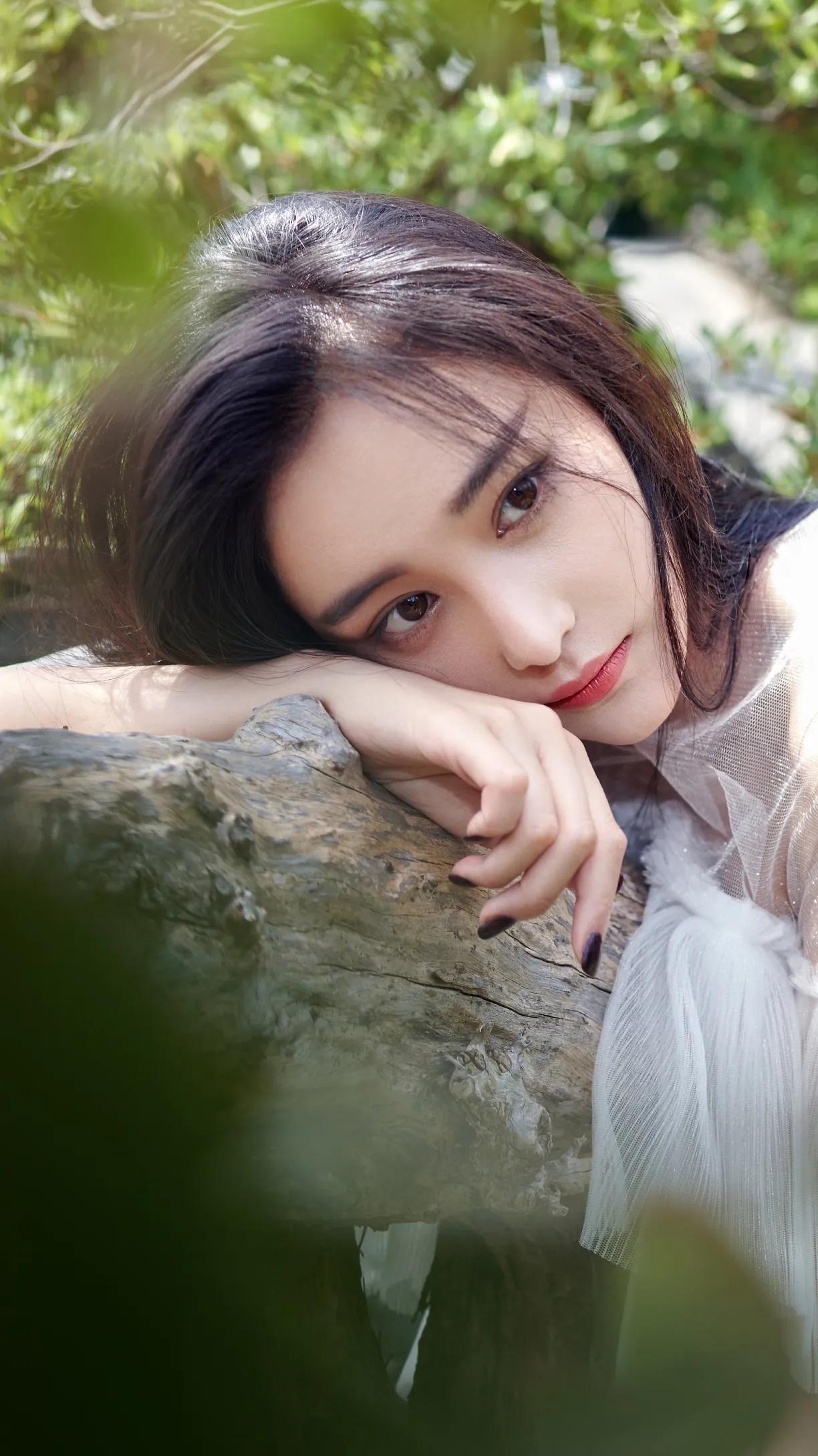 军嫂张馨予机场罕见秀素颜,军嫂张馨予气质