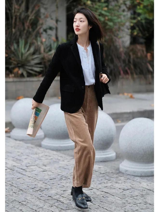 今年流行什么鞋冬季运动鞋,什么运动鞋最百搭秋冬款