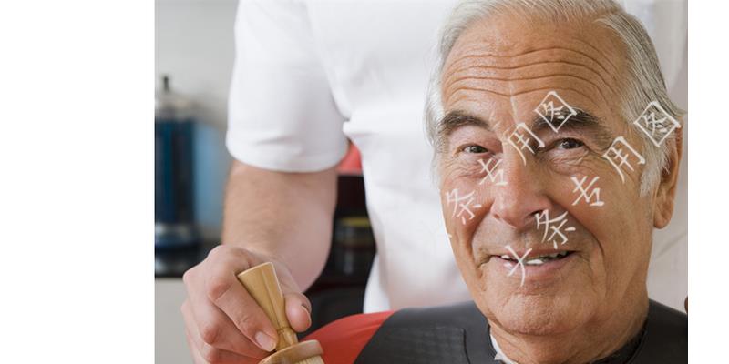 大年初一孙子收到空红包，爷爷奶奶的处理方式各不同，结局大反转