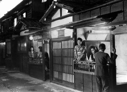 日本*女妓**玛丽，为等到心上人归来，78岁仍靠站街赚钱，受国人敬仰