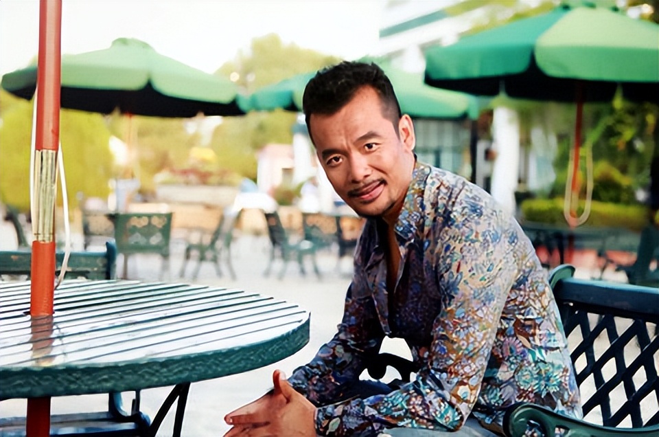 宋佳伦简历,宋佳伦夫妻近照