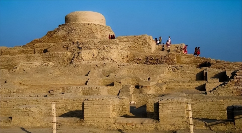 贸易在印度河流域文明发展中有何意义，对当时社会产生了什么作用