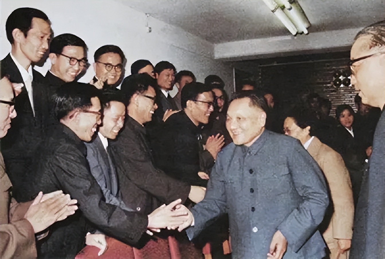 1978年日本记者刁难：*鱼岛钓**属于哪国，*小平邓**巧妙应答令人佩服