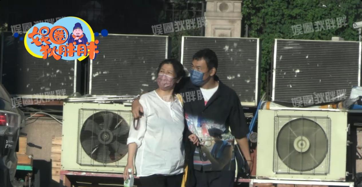 廖凡和妻子罕见同框照片,廖凡夫妇秀恩爱