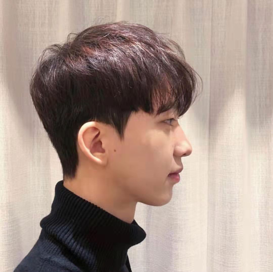 男士两边不铲青的发型,为什么日韩男生不留短发
