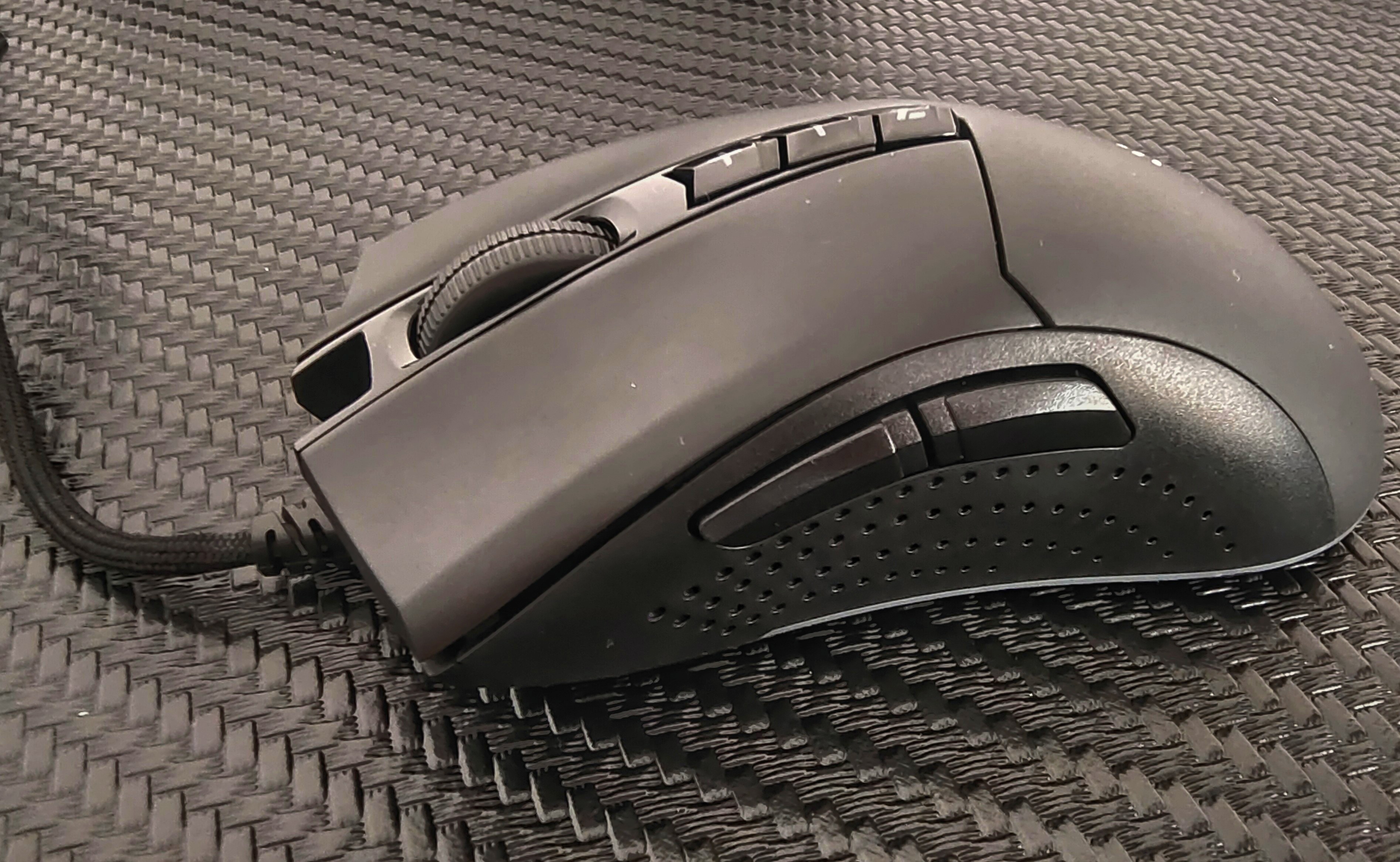 体验性价比兼具,血手幽灵ES9Pro测评:电竞入门者的上分利器