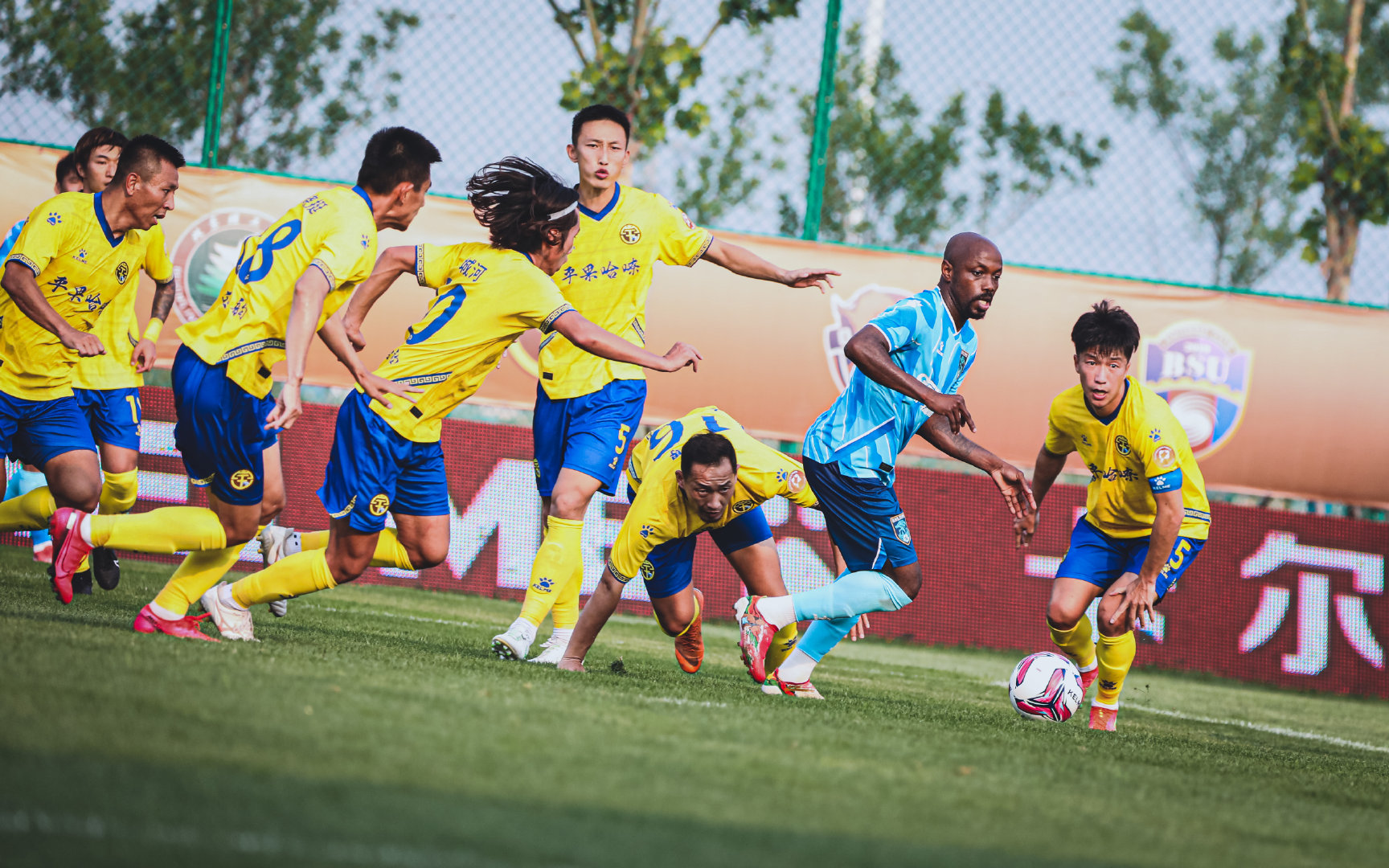 以不败战绩夺得三连冠的球队,中超最新积分榜江苏