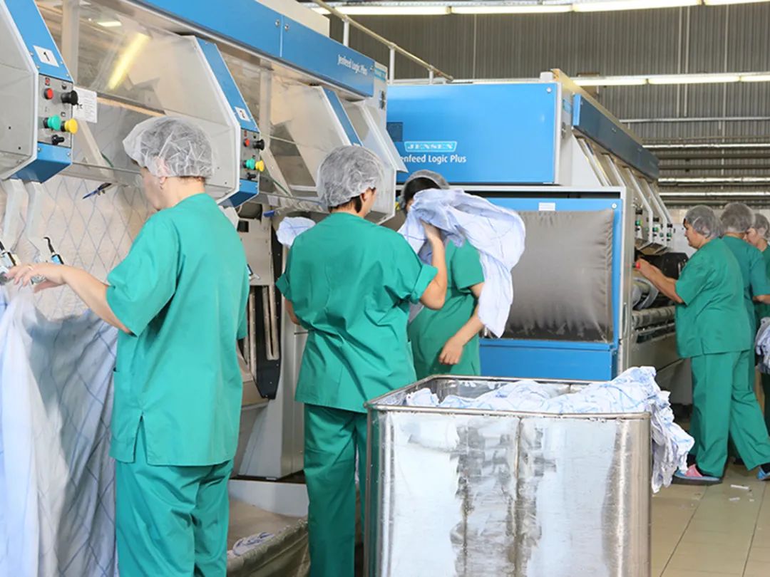 俄罗斯人用洗衣液洗衣服,俄罗斯人怎么洗车