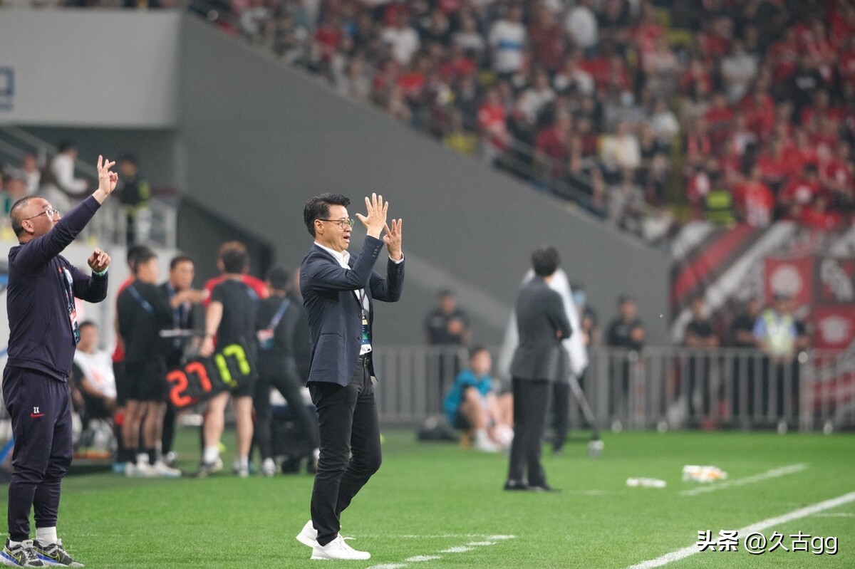 嘴硬？输球+8黄1红吴金贵心不甘，马镇一拳或“打蒙”扬科维奇