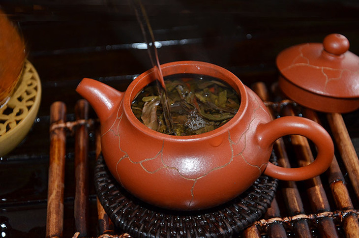 大益班章乔木生态饼茶茶王价格,班章茶王七子饼茶