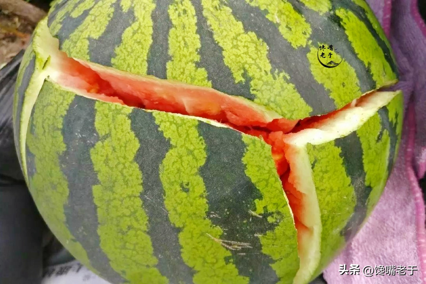 夏天买西瓜别只会拍教你3招,买西瓜要注意的几个点