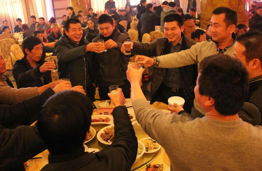 喝酒为什么会口干是不是酒量不行,喝完酒为什么那么难受