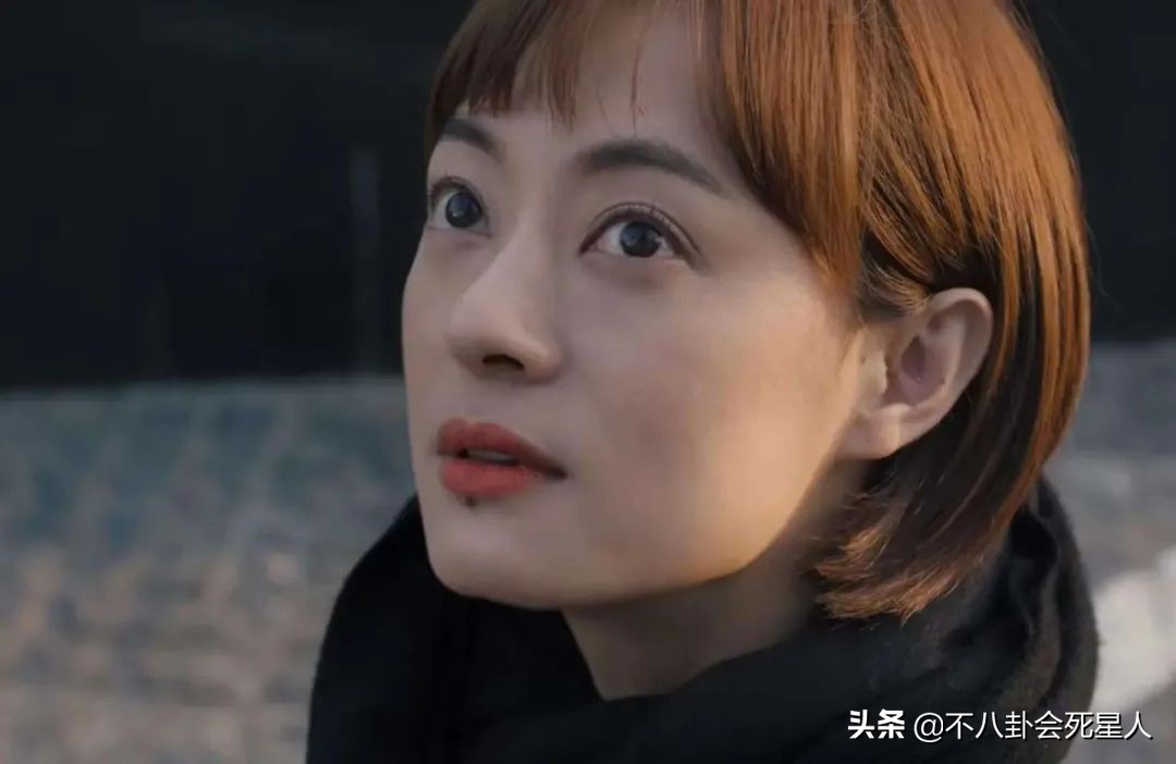 景甜悲伤蛙双眼皮照片,明星割双眼皮前后对比图