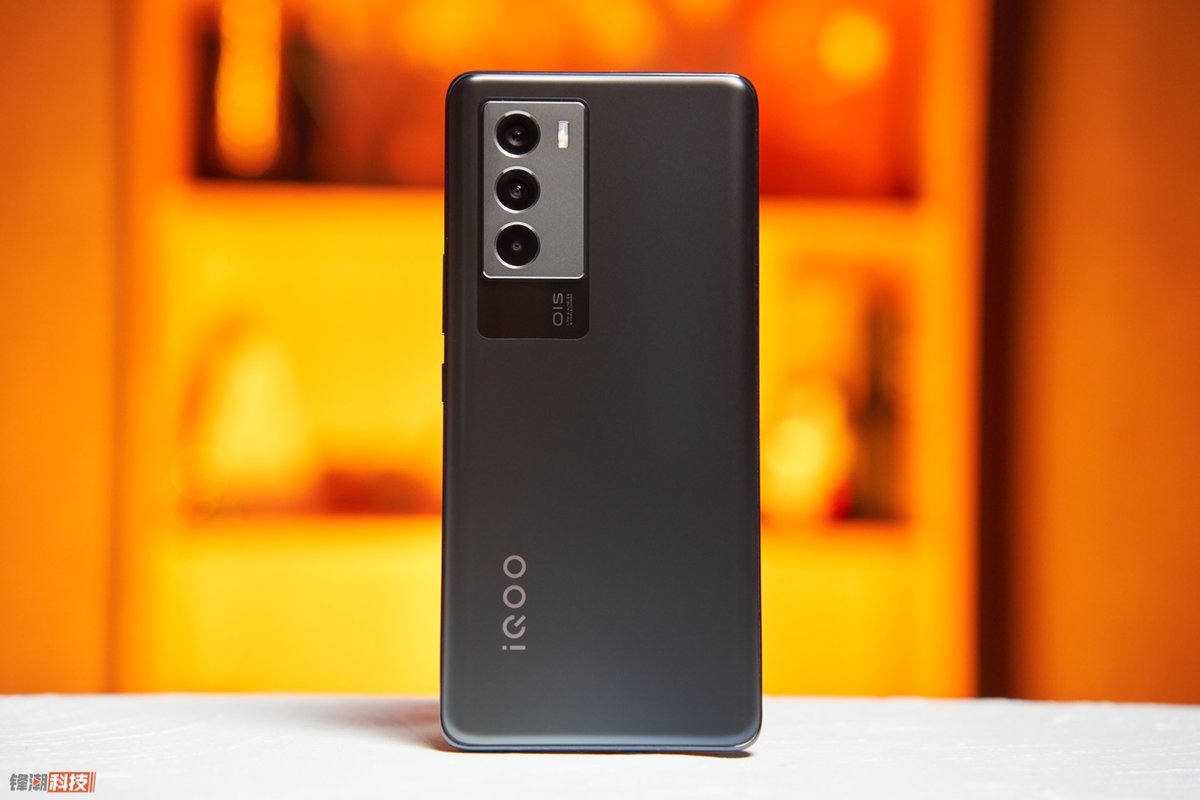 iqooneo5和iqooz5哪个好,iqooneo5s深度评测