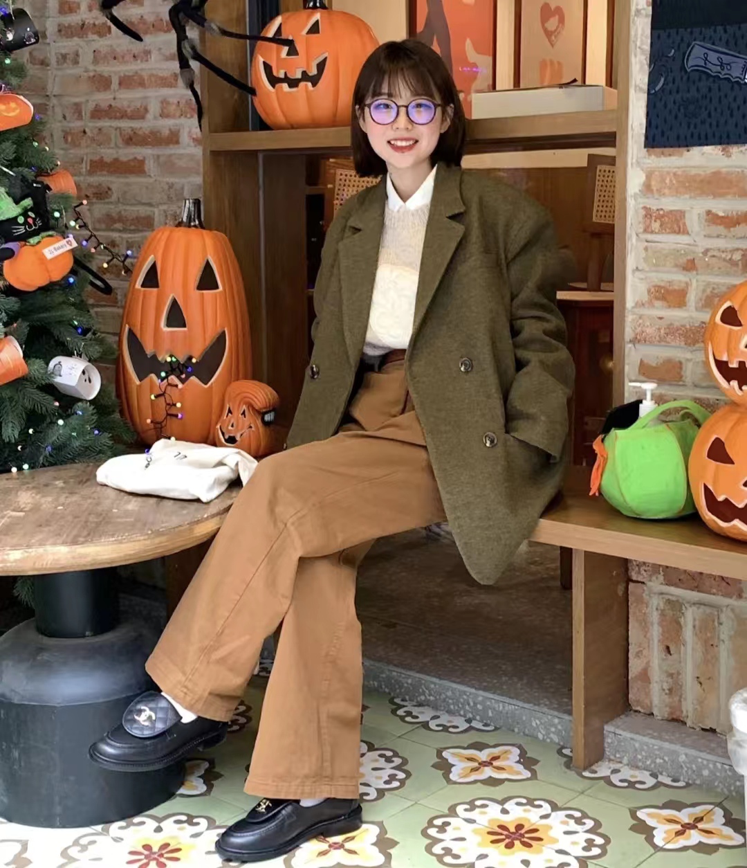 绿色配什么颜色最搭配比较高级,绿色和什么颜色搭配高级感