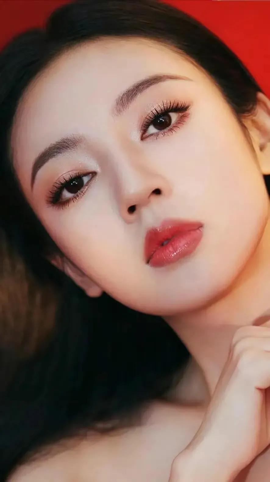 回眸一笑太阳当空照,一轮圆月当空