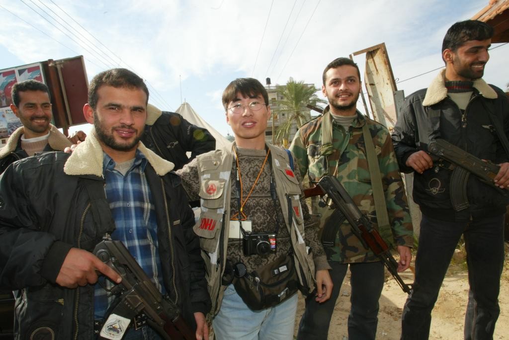 拿哈佛全奖、对话美国*官高**！这些战地记者、新中国第一代女记者，都来自交大！