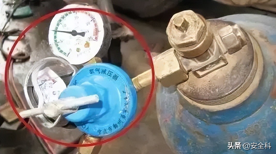 乙炔瓶与氧气瓶的安全距离,乙炔和氧气瓶安全距离是多少