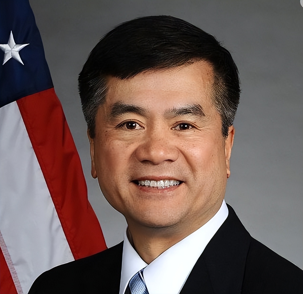 美国华裔部长骆家辉：任期内多次*压打**华为，卸任后竟来中国捞金？