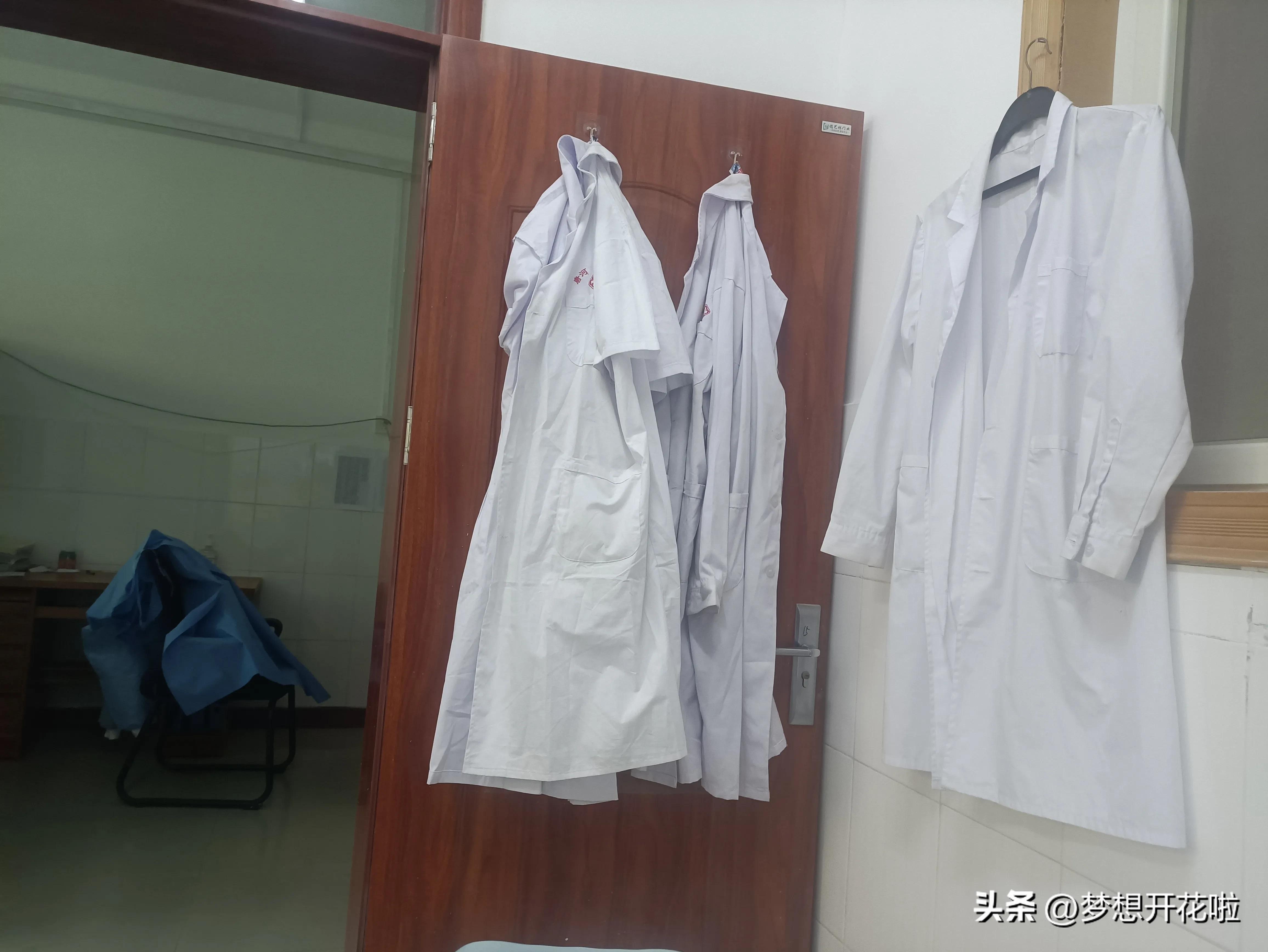 掉了一颗门牙怎么镶合适,门牙下面的牙掉了怎么镶